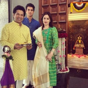 Sachin Tendulkar Instagram - नवीन वर्ष हे तुम्हाला आनंदाचे, भरभराटीचे, वैभवाचे, आरोग्यदायक, आणि मंगलमय जावो हीच ईश्वरचरणी प्रार्थना 🙏🏼