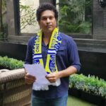 Sachin Tendulkar Instagram - Namaskaram, Akhil🙏🏻 Thank you so much for sending across this special scarf along with a beautiful letter. Thank you for supporting the @keralablasters always. #FanLove #100MB @100masterblaster