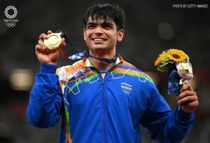 Sachin Tendulkar Instagram - नीरज ने जैवेलिन को पहुंचाया सूरज तक! India shines brighter today because of you, @neeraj____chopra. Your javelin carried the tricolour 🇮🇳 all the way and made it flutter with the pride of every Indian. What a moment for Indian sport! #Olympics #Tokyo2020 #Athletics #Gold