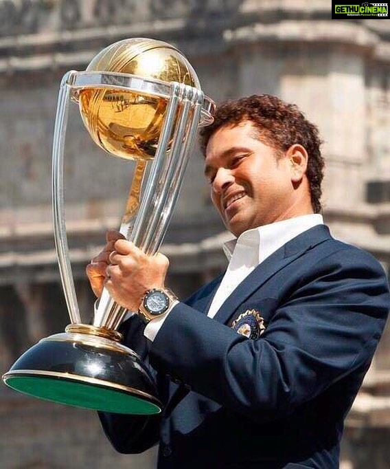 Sachin Tendulkar Instagram - Like I always say, chase your dreams because dreams do come true, and this was one of those moments in my life when it happened.