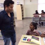 Sachin Tendulkar Instagram - So much fun chatting up with this little one! #NavaneetaPublicSchool