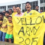 Sachin Tendulkar Instagram – The yellow wave is gripping Kerala. Fans enjoying a practice game of @keralablastersfc in Trivandrum! #ISL