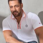 Salman Khan Instagram - Double good news hai aapke liye. Being Human Clothing ki Spring Summer’21 Collection is here. Aur, Chandigarh & Srinagar stores are now open. Online bhi shop kar sakte hain at beinghumanclothing.com Aur, yaad rakhiye ga, stay safe & fashionable this summer. Link in the bio @beinghumanclothing