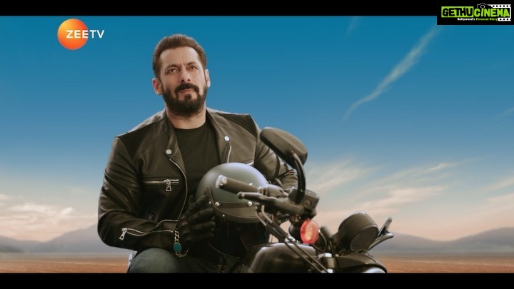 Salman Khan Instagram - Desh ke har kono se music ke peshewar khiladi aayengey ek saath, duniya ki pehli music league mein likhengey ek naya itihaas aur iss khel mein main rahunga unke saath. Dekhiye #IndianProMusicLeague ki Opening Ceremony, 26th February, Friday, 8 PM, sirf @zeetv par. @ipml_official @Zee5 #IPMLonZeeTV #MusicUnchaRaheHamara