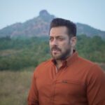 Salman Khan Instagram - Being Human Clothing is at Flat 50% today. What are you waiting for? Shop in-stores, beinghumanclothing.com & myntra.com/being-human @beinghumanclothing link in bio