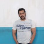 Salman Khan Instagram - Thank you for all your lovely wishes, there are no words to describe how happy and blessed I feel. This is why for my birthday," Aaj ki party meri taraf se!" Enjoy FLAT 50% off on @myntra, your nearest @beinghumanclothing store or beinghumanclothing.com! And, do not forget to wear your mask and observe social distancing while shopping! I request you to celebrate my birthday safely, Happy Shopping! #BeingHumanClothing #LoveCareShare #BeingHuman #SalmankhansBirthdayBash