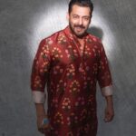 Salman Khan Instagram – Wishing all a v Happy Diwali n a prosperous new year … stay safe 
Styled by @ashley_rebello