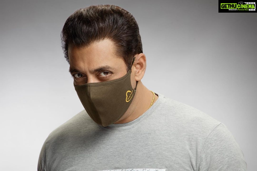 Salman Khan Instagram - Being Human Clothing nay aaj mask launch kiya hai. Aur, hamara ek hi task, pehno aur pehnao mask. Jab aap ek mask kharidenge, apko hamari aur say ek mask free milega, jo aap khud zaroorat mando ko de sakte ho. Jab bhi bahar nikle, jaan ya anjaan logon kay saath, pehniye mask aur saath main saamajik doori, social distancing, banaye rakhiye. Yahan available hai - Being Human Clothing Stores aur beinghumanclothing.com pe @beinghumanclothing