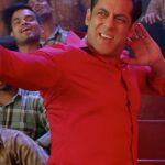 Salman Khan Instagram – Lockdown ka waqt hai. Sab ghar par hain. Stress bhi hai. Toh aaiye phir milkar stress door kartein hai. Navratna tel ki champi karein aur Thanda Thanda Cool Cool rahein. #NavratnaCoolChampi