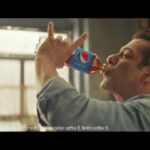 Salman Khan Instagram - Pepsi ka big summer blockbuster. Starring main, mera swag aur meri Pepsi 😊 #HarGhoontMeinSwag @pepsiindia