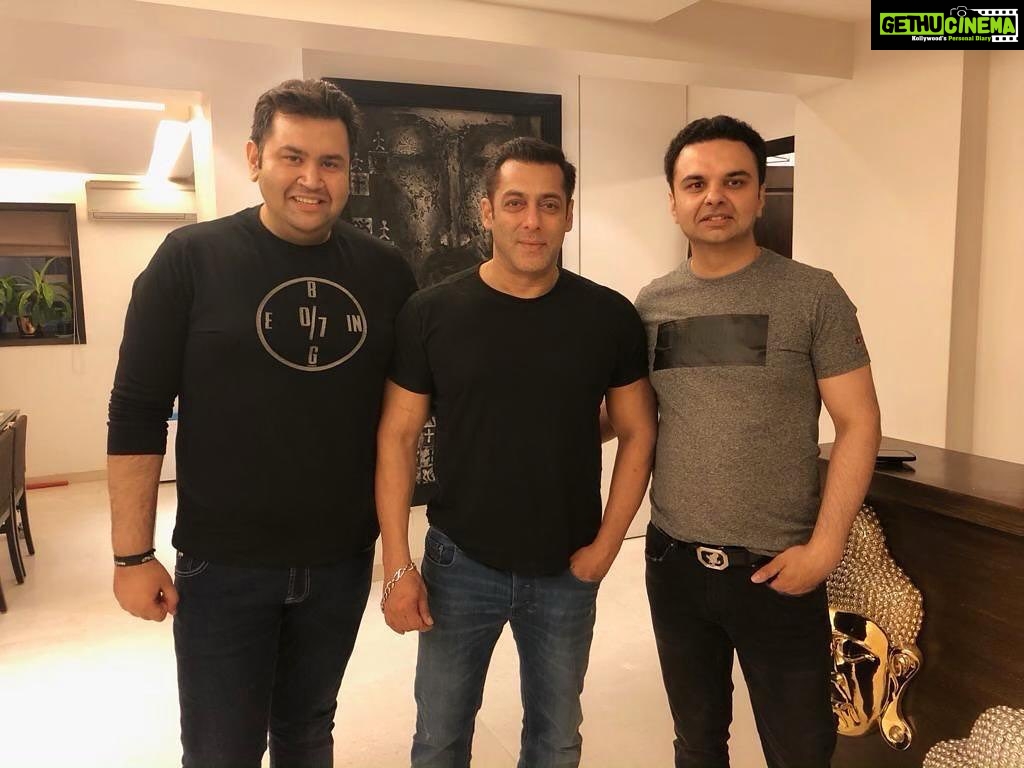 Salman Khan Instagram - I wish the ELAN GROUP the very best for their sincere and noble gesture in having adopted, 2019 flood affected Khidrapur village in Kolhapur district of Maharashtra. They have adopted the village in Maharashtra to rebuild their homes. @elangroup_official @akash_kap @ravishkapoor84