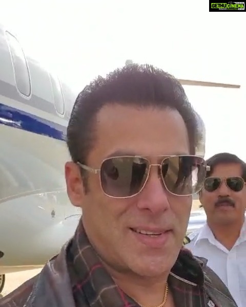 Salman Khan Instagram - #Dabangg3 team arrives in Bengaluru for promotions @saieemmanjrekar @prabhudevaofficial @kichchasudeepa @skfilmsofficial