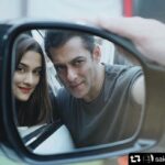 Salman Khan Instagram - #repost @saieemmanjrekar ・・・ rare rearview selfie✨ @beingsalmankhan 📸 @saajan_singh23