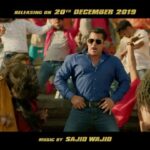 Salman Khan Instagram – ‘HUD HUD’ pehle sunaya, ab aaj dikha bhi raha hun. Yakeen hai ke swagat karoge aap. #HudHudDabangg
(Link in bio)

@arbaazkhanofficial @aslisona @saieemmanjrekar @prabhudheva @kichchasudeepa @nikhildwivedi25 @thesajidwajid @aslidivyakumar @shababsabri #JaleesSherwani @danishsabri12 @adityadevmusic @shabinakhanofficial @skfilmsofficial @saffron_bm @tseries.official