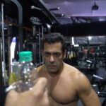Salman Khan Instagram - Don’t thakao paani bachao