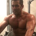 Salman Khan Instagram - Agar dikhana hai, beat karna hai, maarna hai, toh mehnat kar ke apna level badha ke kaam se maaro... nothing better than working hard...