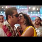 Salman Khan Instagram - Life slow-motion mein jaane wali hai #SlowMotionTeaser @bharat_thefilm @aliabbaszafar @atulreellife #BhushanKumar @katrinakaif @tabutiful @apnabhidu @sonalikul @dishapatani @whosunilgrover @norafatehi @iaasifsheikhofficial @nikhilnamit @reellifeproduction @skfilmsofficial @tseries.official