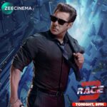 Salman Khan Instagram - Get ready for the biggest race, kyunki Sikander aa raha hain apke TV screens par. Watch the World TV Premiere of Race 3, tonight at 9 PM only on @zeecinema. #Race3onRepublicDay