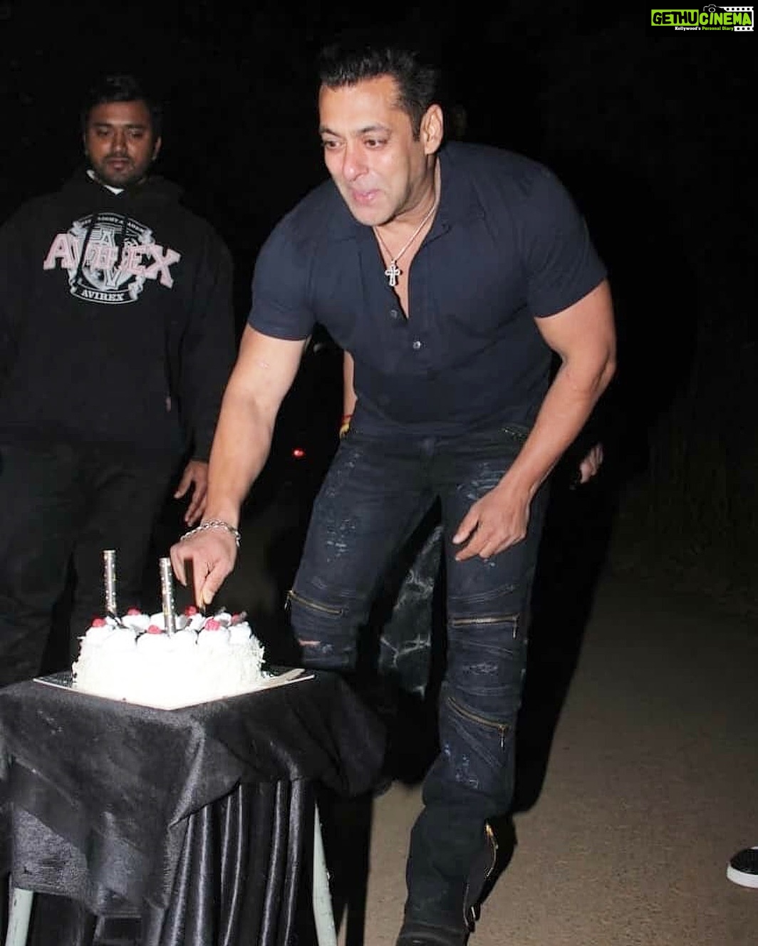 Salman Khan Instagram - Thanx everyone for such warm wishes!