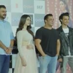 Salman Khan Instagram - Thank you for showering (barsaoing) so much love for #Loveratri. Please take time out & watch this video. Lots of love.. bit.ly/Loveratri_TrailerEvent #LoveTakesOver @aaysharma @warinahussain @abhiraj88 @skfilmsofficial @tseries.official