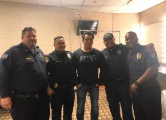Salman Khan Instagram - Thank u Dallas county police for handling a completely sold out show #DabanggTour2018 #dabanggreloaded #DetectiveMosley #deputyHernandez #officerMorado #chiefMCarter