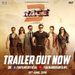 Salman Khan Instagram - Intezaar hua khatam. Miliye meri #Race3 family se. #Race3Trailer OUT NOW . #Race3ThisEid @skfilmsofficial @anilskapoor @shahdaisy @jacquelinef143 @iambobbydeol @remodsouza @rameshtaurani @saqibsaleem @freddy_daruwala @tips @2454abudhabi