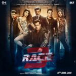 Salman Khan Instagram - Aur Yeh Hai the #Race3 family . Let the #Race begin #Race3ThisEid @SKFilmsOfficial @tips @rameshtaurani @remodsouza @anilskapoor @jacquelinef143 @iambobbydeol @saqibsaleem @shahdaisy @freddy_daruwala