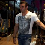 Salman Khan Instagram - Nice . SohailKhan inaugurates #BeingHuman 53rd store at Seawoods Mall, Navi Mumbai .