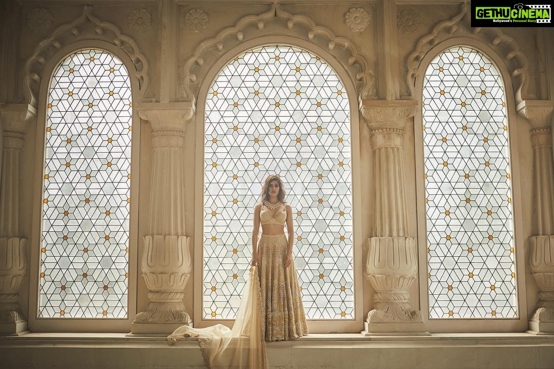 Samantha Instagram - If there is one person I know who has all the talent all the sass all the beauty with her heart in the absolutely right place it is my doll of a friend @kreshabajaj . Her love story lehangas are straight out of a fairy tale and if there is anyone I would trust for my wedding it would be her ,and so I have πππ . Can't wait π @koecsh . Love you @kreshabajaj