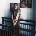 Samantha Instagram - Sari @raw_mango Earrings @storeanonym @dhora_india Clutch @ozonebags @jukalker @6shweta #I❤️rawmango