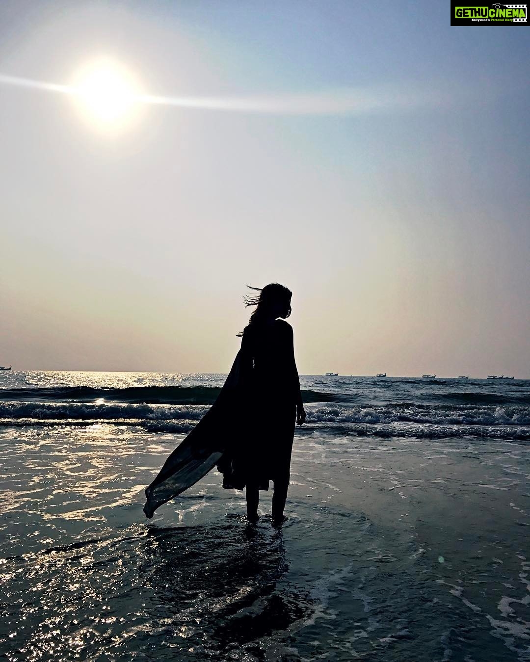 Samantha Instagram - Have more than you show, speak less than you know .