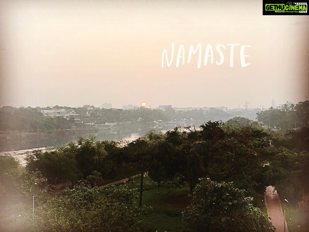 Samantha Instagram - When you're grumpy as hell that it's a 5am call time at work but then this happens #sunrise #chennai #powerandbeauty