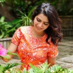 Samantha Instagram - #FrameHappiness x @vivo_india ​ I believe flowers always make people happier. Tending to your garden is medicine for the soul. ​ ​ #vivoX60Series #PhotographyRedefined​