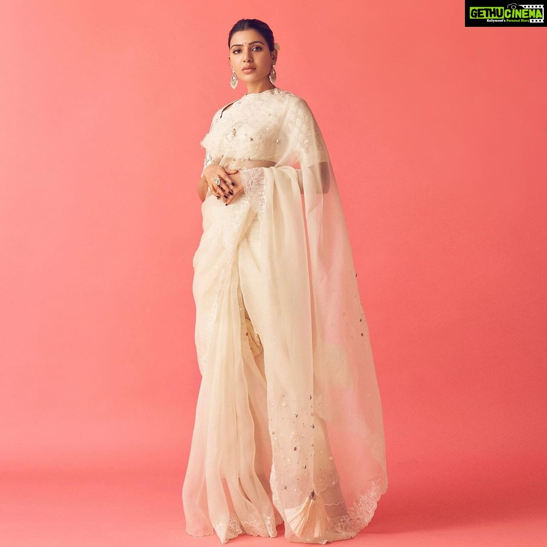 Samantha Instagram - For the launch of #Shaakuntalam In @houseofthreestudio and @birdhichand 🤍 M&H @sadhnasingh1 @koduruamarnath Styled @jukalker 📷 @eshaangirri