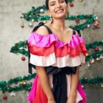 Samantha Instagram – Here’s to better times for everyone . Stay healthy and safe in 2021. Wishing you and your family a year full of good health and happiness . 
Merry Christmas 🎄