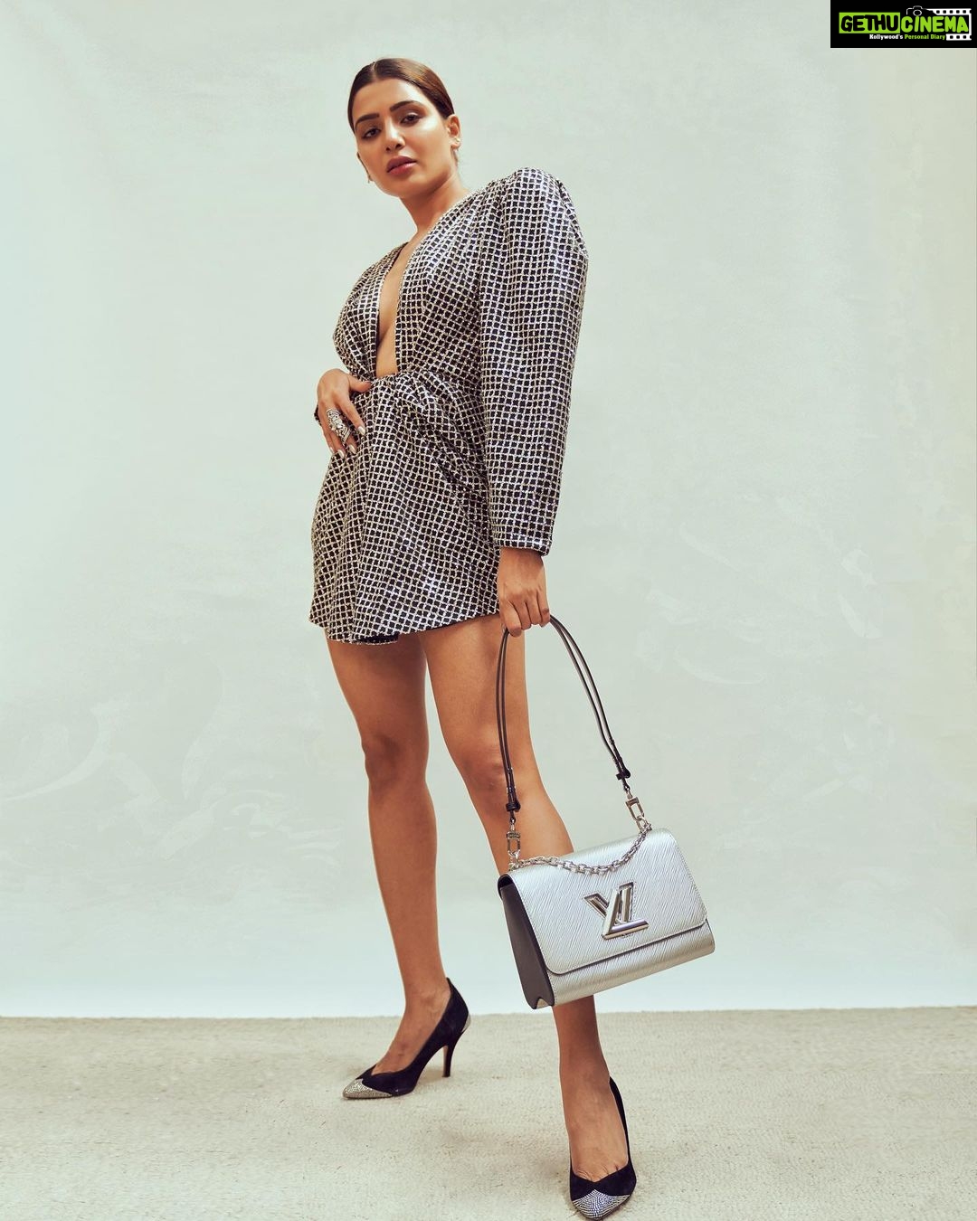Samantha Instagram - December Feels with @louisvuitton #LVTwist 📷 @eshaangirri