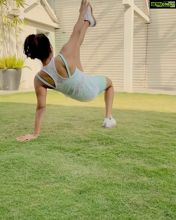 Samantha Instagram - May all beings everywhere be happy and free ,and may the thoughts ,words , and actions of my own life contribute in some way to that happiness and to that freedom for all. #day2ofplantbasedtransformation with @krishna__vikas Breaking the myth that one cannot enhance their performance, build lean muscle etc on a plant based diet... Let’s do this 💚