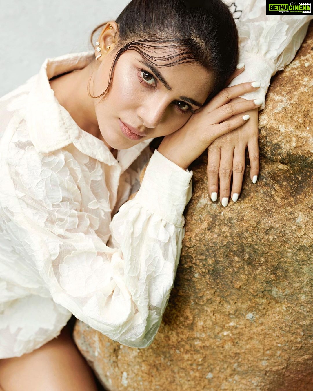 Samantha Instagram - Was going for 'sexy’ but settling for 'Pikachu’ ... Advice giver @sadhnasingh1 :We will soak your ear in turmeric to heal it ... Me : Yes done! ..... Ear healing not the problem anymore .. yellow not washing off the problem .. Moral of the story -Friends fix your problems mostly by finding you bigger ones . In @kanikagoyallabel
