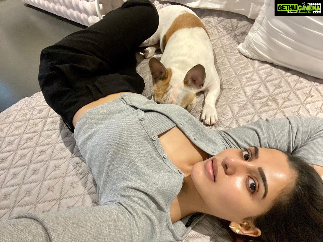 Samantha Instagram - To feel flawless with no filter To feel magical in your own shoes To feel confident in your own skin Coz truly there is no one like you .