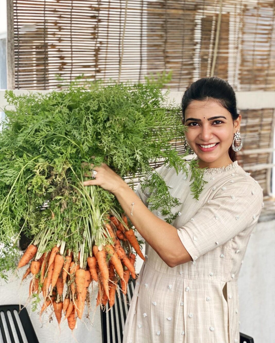 Samantha Instagram - The menu this week ... Carrot juice , carrot pachadi , carrot halwa , carrot fry , carrot pakodi , carrot idli , carrot samosa 🤓 #growwithme