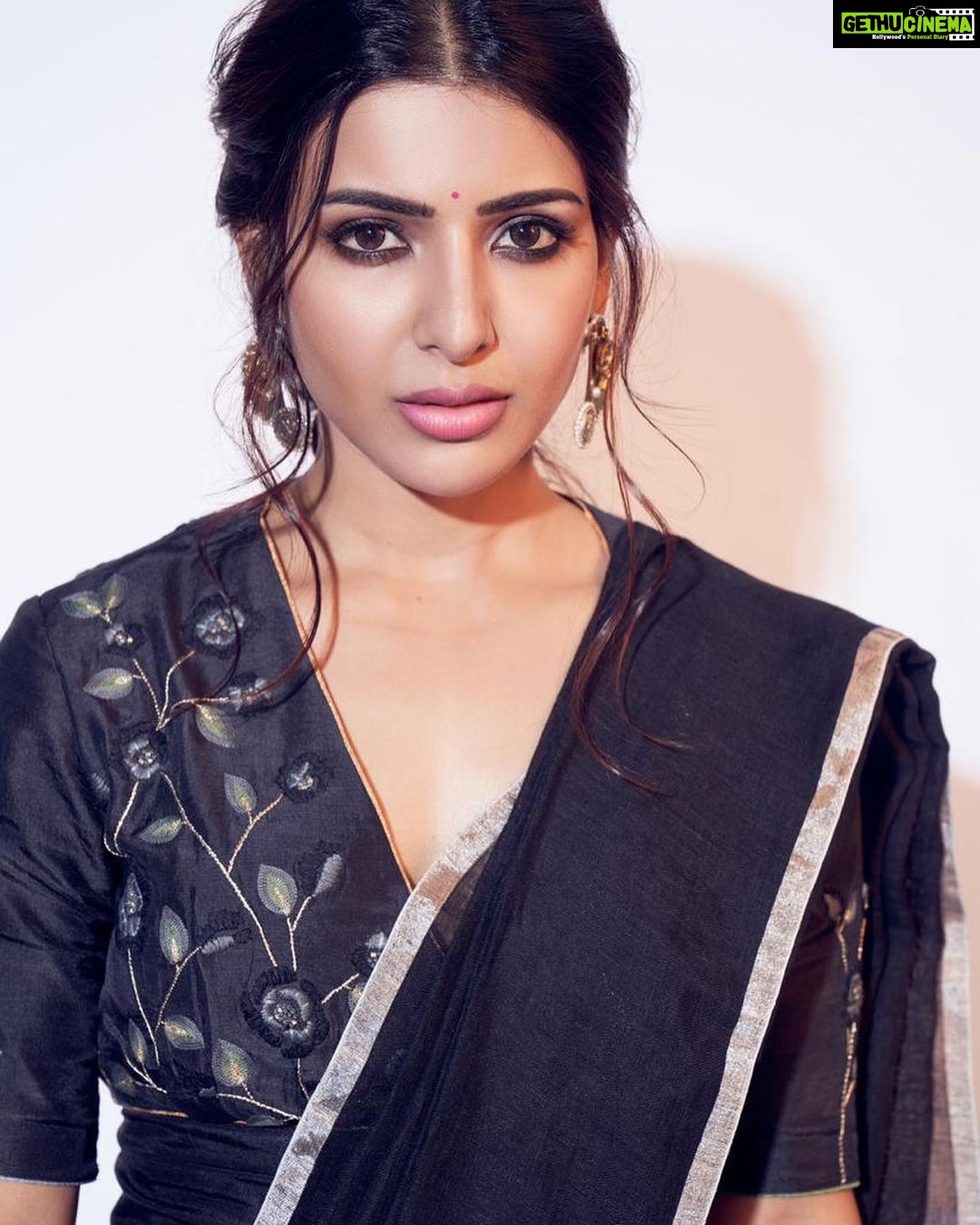 Samantha Instagram - Jaanu is now yours 🖤 My talented one 📷 @eshaangirri 👌