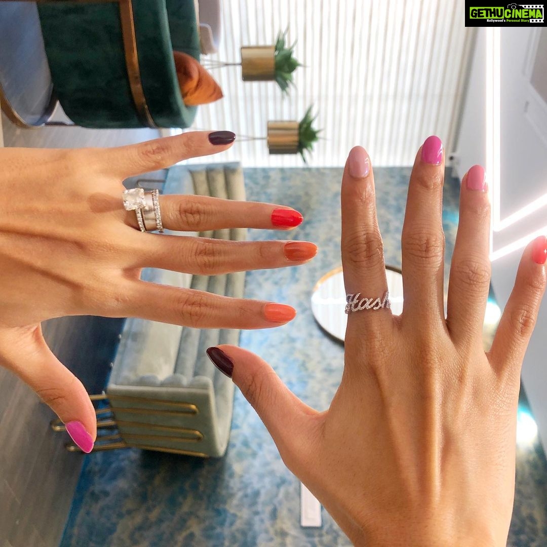 Samantha Instagram - Painted nails can only mean one thing 😍😍 time for the holidays 💃💅🌂🌈☀️🌊 .. coz lately every role I play comes with a strict ‘No nail polish ‘ rule ... there was actual excitement about getting them painted today .. little joys .. love being a woman and a girl sometimes .. @coccolarehyderabad ❤️❤️
