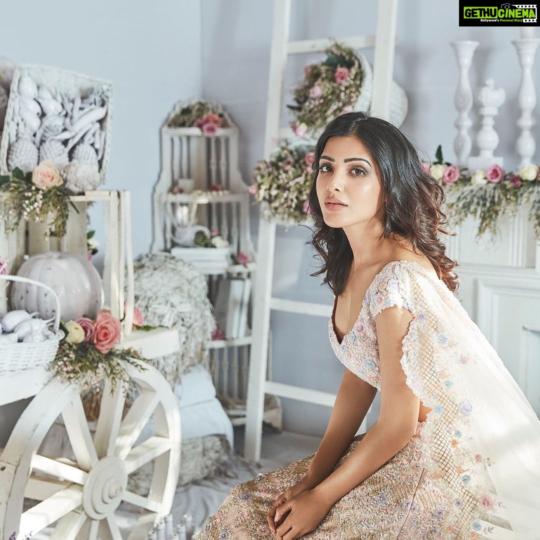 Samantha Instagram - Repost @kreshabajajofficial Noella ✨ My beauty @samantharuthprabhuoffl in Noella multi color gota lehenga from the Thea Collection! See you soon in Hyderabad for an exclusive preview! Taj Krishna 29th and 30th June 11 AM - 7 PM . . . Jewels by @vanrajzaveri, shot by @rohanshrestha, makeup by @sonamdoesmakeup, set design by @kinjaladodra of @design__hq