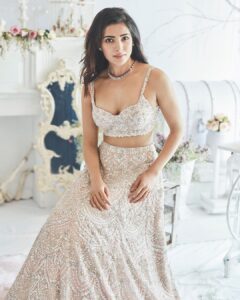Samantha Instagram - I can look like this only when it’s @kreshabajaj @rohanshrestha and @vanrajzaveri ❤️. Repost @kreshabajajofficial -Introducing Thea✨ A special festive collection with our all time favorite eternal beauty @samantharuthprabhuoffl ✨ See you in Hyderabad soon for an exclusive preview! Taj Krishna 29th and 30th June 11 AM - 7 PM . . . Jewels by @vanrajzaveri, shot by @rohanshrestha, makeup by @sonamdoesmakeup, set design by @kinjaladodra of @design__hq