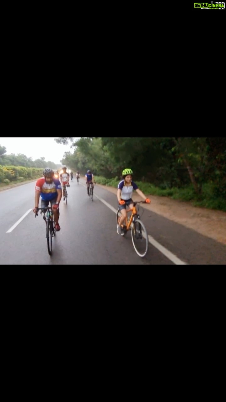 Samantha Instagram - Riding in the rain with the best company ♥️ #EverydayInspiration @adityamehtafoundation @unbreakable_daga @sanath.swaroop __aadiiti @asha.shaikh