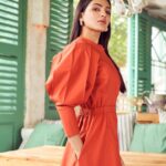 Samantha Instagram - What’s life without a little bit of drama .. #dramaticsleeves @notebook.official ❤️ @sadhnasingh1 @chakrapu.madhu @jukalker @eshaangirri