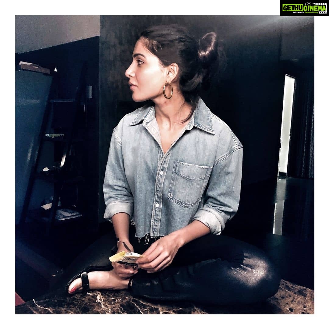 Samantha Instagram - 🍳 My favourite things this month 1) Oversized denim cropped shirt by @grlfrnd_denim #myGRLFRND that i bought from my absolutely favourite/unhealthy obsession @fwrd 2) Hoops @misho_designs 3) Yassssssss !!! @becurefit fig and dates bar and thankyouuuuuu for delivering to Gachibowli 😁 Pic credit @jukalker when he approved of my style choices and hence I approved of his existence