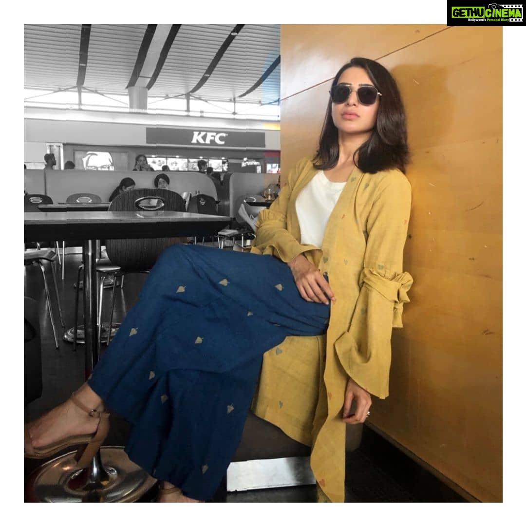 Samantha Instagram - So fun when I sneakily use @chayakkineni 's fancy stuff while he’s away ... bu ha ha ..his favourite sunnies @thombrowneny .. and @jukalker ❤❤ you need to make me more cool clothes soon #comfortableandsustainable #telanganahandlooms #airportstyle