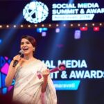 Samantha Instagram - Thankyou for my award .. Glad to know I am loved back ❤️ #socialmediasummit #mostlikedsouthindianactress