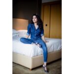 Samantha Instagram – Day 2 😁 #UTurnTheMovie in @7forallmankind @hudsonjeans @renecaovilla styled by @pallavi_85 📷 @kiransaphotography M&H @tokala.ravi @chakrapu.madhu .. #UTurnonSept13